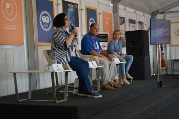 Крымский омбудсмен встретилась с участниками молодежного лагеря «Территория смыслов на Клязьме» - «Правам человека»