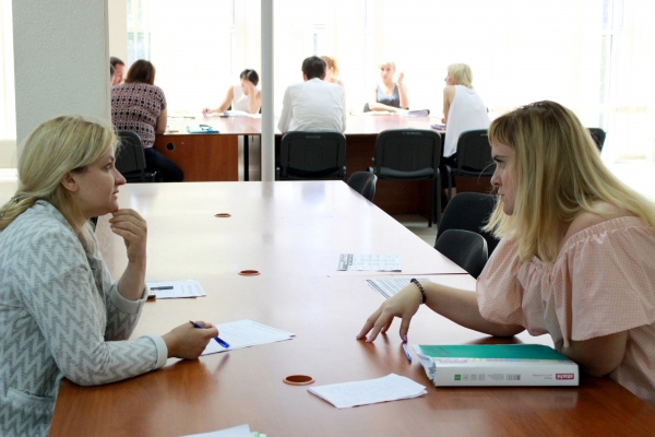 Руководство Госкомрегистра продолжает проводить личные приемы граждан - «Госкомрегистр» Руководство Госкомрегистра продолжает проводить личные приемы граждан - «Госкомрегистр»