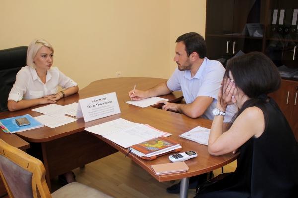 В Симферополе руководитель Управления Росреестра по РК и Севастополю при участии председателя Госкомрегистра провела выездной прием граждан - «Госкомрегистр»