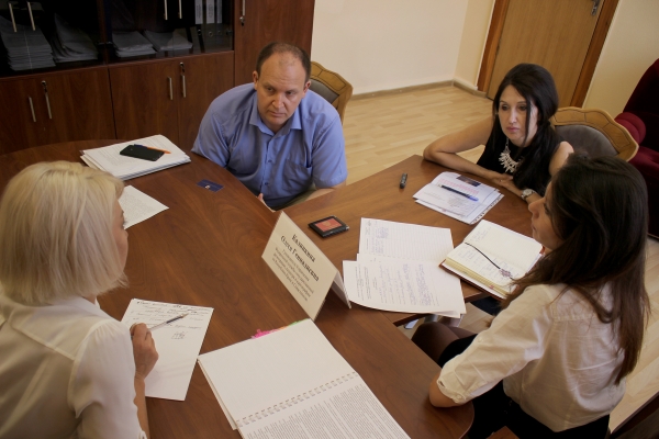 В Симферополе руководитель Управления Росреестра по РК и Севастополю при участии председателя Госкомрегистра провела выездной прием граждан - «Госкомрегистр»
