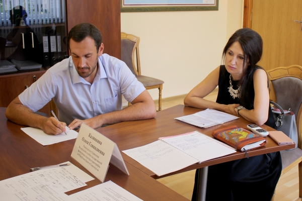 В Симферополе руководитель Управления Росреестра по РК и Севастополю при участии председателя Госкомрегистра провела выездной прием граждан - «Госкомрегистр»