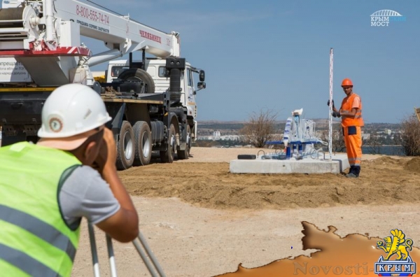 Крымский мост подарил керчанам скамейку на горе Митридат (ФОТО, ВИДЕО) - «Общество Крыма»