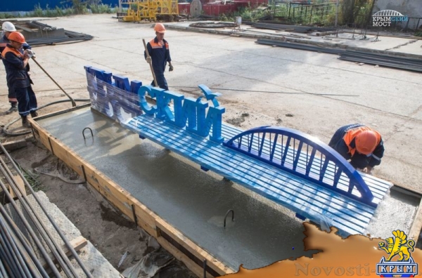 Крымский мост подарил керчанам скамейку на горе Митридат (ФОТО, ВИДЕО) - «Общество Крыма»