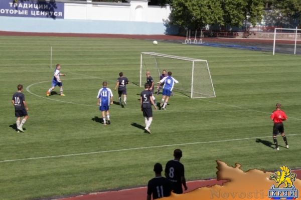 Керченские футболисты переиграли симферопольцев - «Керчь»