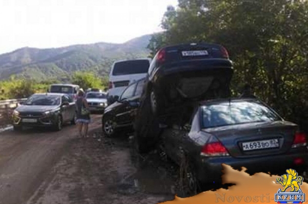 Селевой поток снес полтора десятка автомобилей на трассе Грушевка – Судак (ФОТО, ВИДЕО) - «Спорт Крыма»