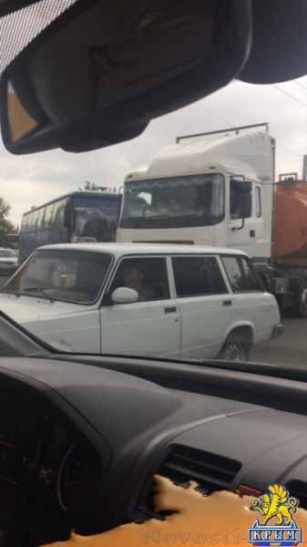 В Керчи пробки из-за неработающего светофора - «Керчь» В Керчи пробки из-за неработающего светофора - «Керчь»