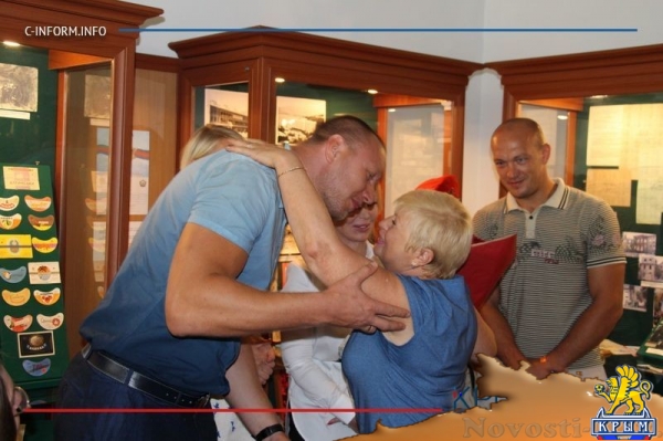 Ялтинцы передали в семью ветерана с Украины медаль «За отвагу», которой он был награжден в годы войны (ФОТО) - «Общество Крыма»