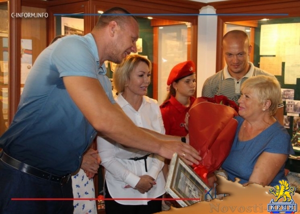 Ялтинцы передали в семью ветерана с Украины медаль «За отвагу», которой он был награжден в годы войны (ФОТО) - «Общество Крыма»