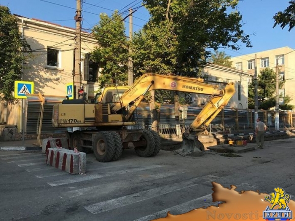 Подрядчик приступил к засыпке смонтированного трубопровода на улице Толстого в Симферополе (ФОТО) - «Общество Крыма» Подрядчик приступил к засыпке смонтированного трубопровода на улице Толстого в Симферополе (ФОТО) - «Общество Крыма»