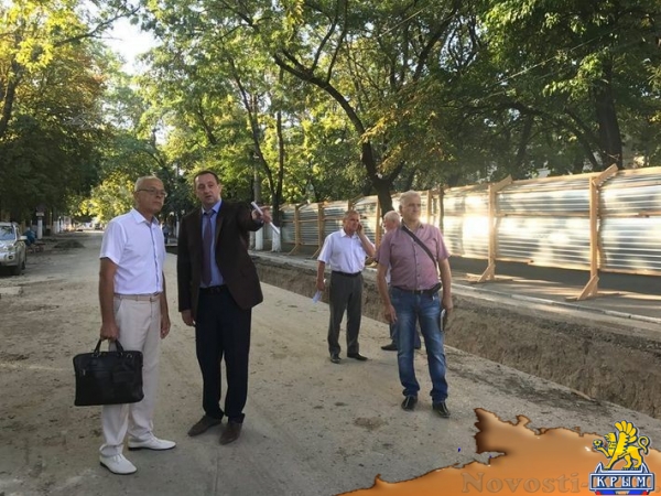 Подрядчик приступил к засыпке смонтированного трубопровода на улице Толстого в Симферополе (ФОТО) - «Общество Крыма» Подрядчик приступил к засыпке смонтированного трубопровода на улице Толстого в Симферополе (ФОТО) - «Общество Крыма»