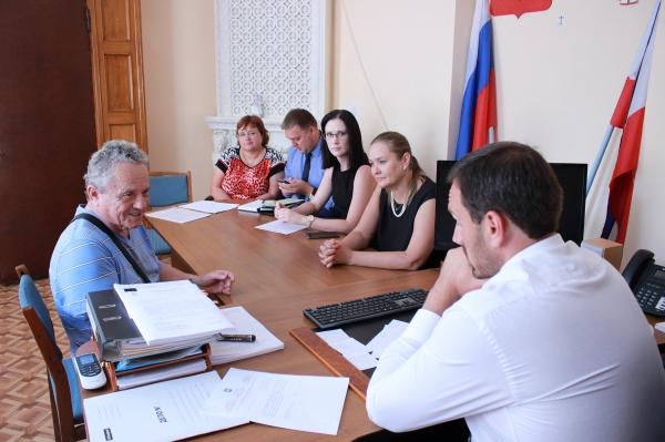 Председатель Госкомрегистра провел личный приём граждан в Перовском сельском совете - «Госкомрегистр»