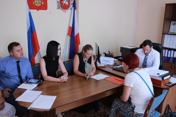 Председатель Госкомрегистра провел личный приём граждан в Перовском сельском совете - «Госкомрегистр»