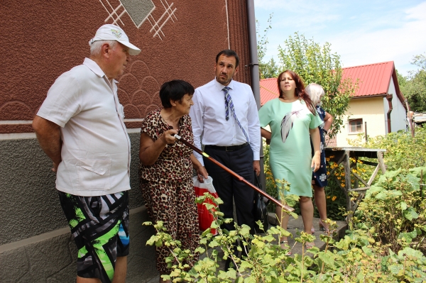 Председатель Госкомрегистра провел личный приём граждан в Перовском сельском совете - «Госкомрегистр»