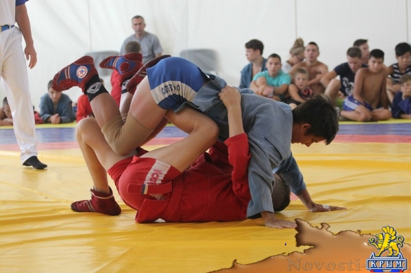 Практика во время подготовки к «Кубку двух морей»: самбисты проявили себя в схватках в Феодосии - «Керчь»