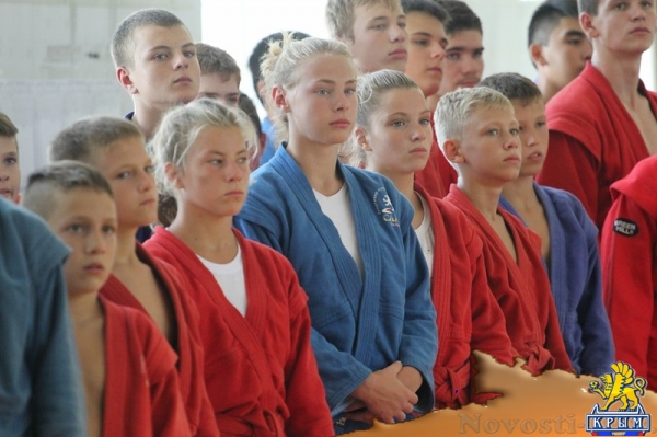 Практика во время подготовки к «Кубку двух морей»: самбисты проявили себя в схватках в Феодосии - «Керчь»