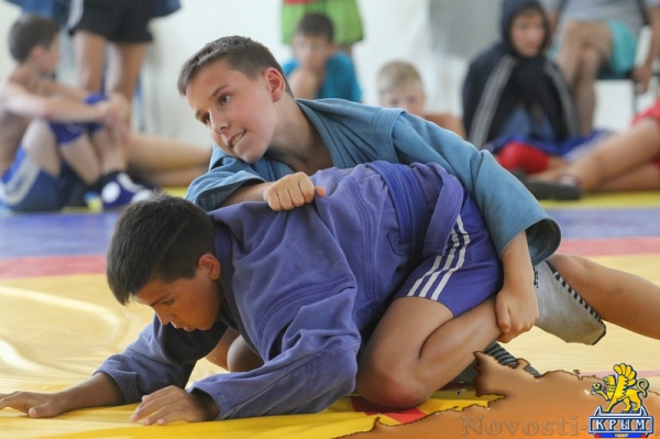 Практика во время подготовки к «Кубку двух морей»: самбисты проявили себя в схватках в Феодосии - «Керчь»