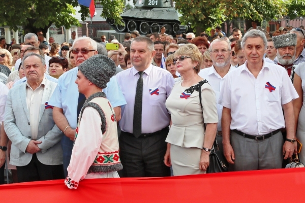 В крымской столице отметили День Государственного флага России - «Правам человека»
