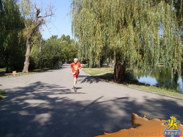 Крымчане отметили День флага РФ массовым пробегом - «Спорт Крыма» Крымчане отметили День флага РФ массовым пробегом - «Спорт Крыма»