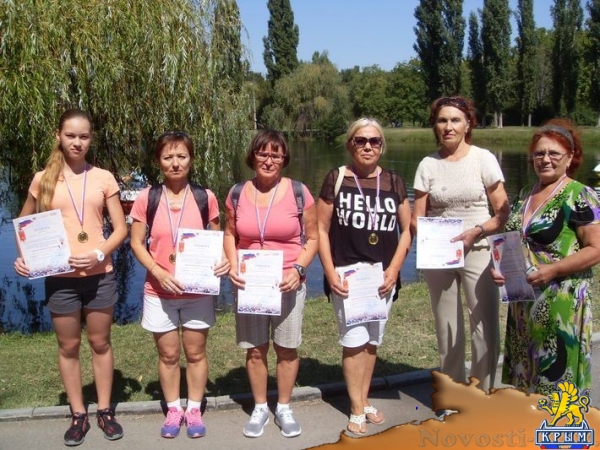 Крымчане отметили День флага РФ массовым пробегом - «Спорт Крыма» Крымчане отметили День флага РФ массовым пробегом - «Спорт Крыма»