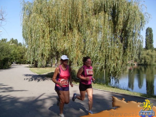 Крымчане отметили День флага РФ массовым пробегом - «Спорт Крыма» Крымчане отметили День флага РФ массовым пробегом - «Спорт Крыма»