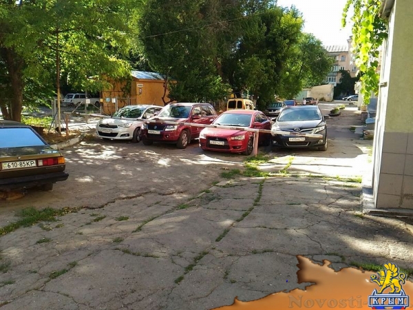 Администрация Симферополя начала борьбу с незаконными шлагбаумами во дворах - «Спорт Крыма»