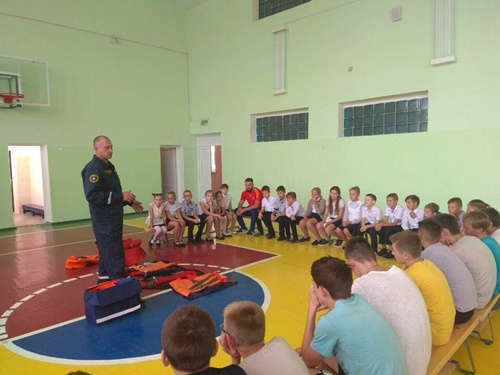 Сергей Шахов: благодаря открытым урокам от спасателей дети проходят уникальную «школу», которая учит жизненно важным правилам безопасности при чрезвычайных ситуациях - «МЧС»