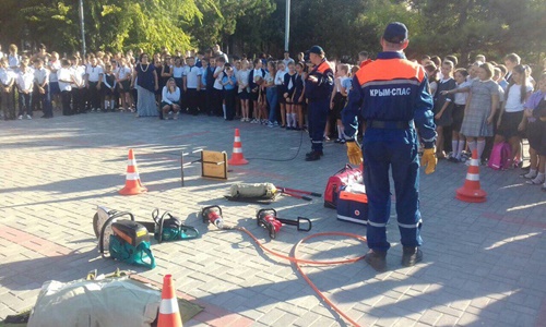 Сергей Шахов: благодаря открытым урокам от спасателей дети проходят уникальную «школу», которая учит жизненно важным правилам безопасности при чрезвычайных ситуациях - «МЧС»