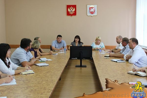 Руководство Госкомрегистра продолжает в рамках личных приёмов по всей Республике Крым отвечать на вопросы граждан - «Экономика» Руководство Госкомрегистра продолжает в рамках личных приёмов по всей Республике Крым отвечать на вопросы граждан - «Экономика»