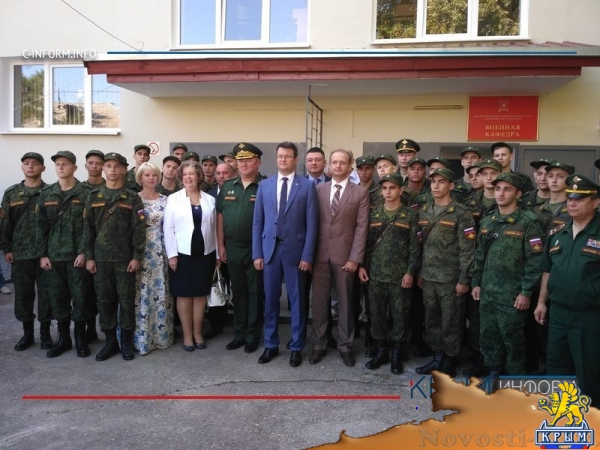 Первые сто студентов КФУ стали курсантами военной кафедры - «Политика Крыма» Первые сто студентов КФУ стали курсантами военной кафедры - «Политика Крыма»