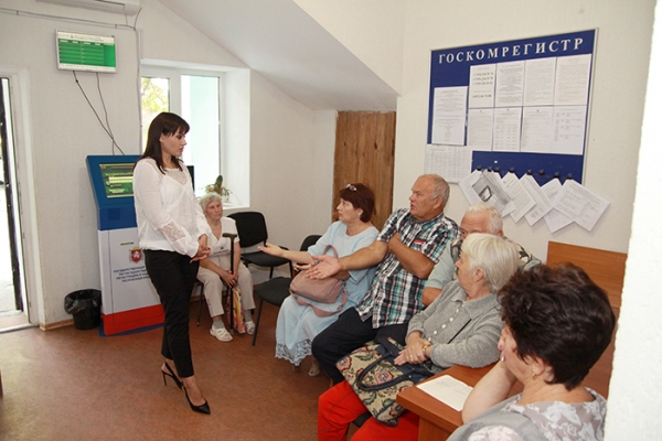 Первый заместитель председателя Госкомрегистра посетила с проверкой Феодосийское городское управление - «Госкомрегистр»