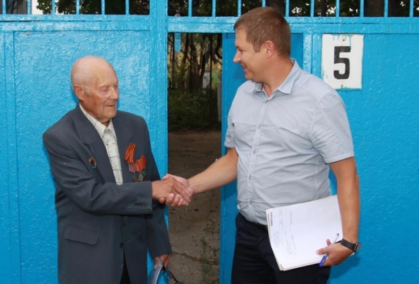 Специалисты Госкомрегистра в оперативном порядке оформили документы на дом и земельный участок ветерану войны из Симферопольского района - «Госкомрегистр»