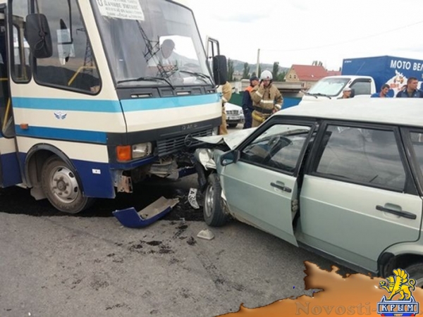 Два человека пострадали при столкновении пассажирского автобуса с легковушкой в Судаке - «Культура Крыма»