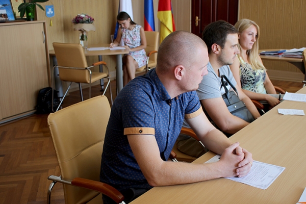 Первый заместитель председателя Госкомрегистра провела выездной прием граждан в Алуште - «Госкомрегистр»