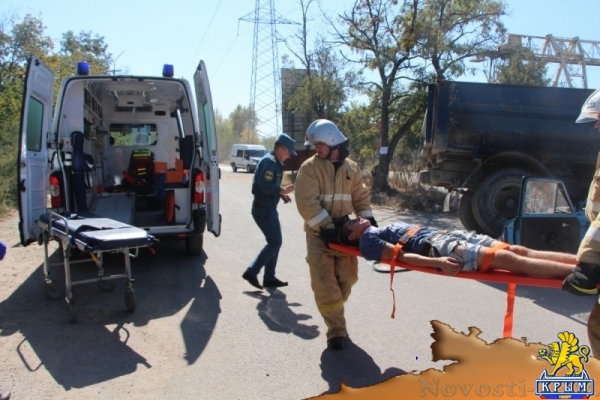 Крымские спасатели раздавили грузовиком «Запорожец» в рамках учений по ликвидации последствий ДТП - «Общество Крыма»