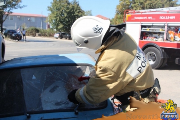 Крымские спасатели раздавили грузовиком «Запорожец» в рамках учений по ликвидации последствий ДТП - «Общество Крыма»