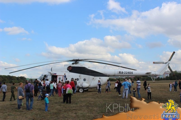 Аэропорт Заводское в Симферополе отметил вековой юбилей грандиозным авиашоу и десантом парашютистов - «Культура Крыма» Аэропорт Заводское в Симферополе отметил вековой юбилей грандиозным авиашоу и десантом парашютистов - «Культура Крыма»