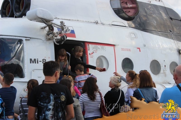 Аэропорт Заводское в Симферополе отметил вековой юбилей грандиозным авиашоу и десантом парашютистов - «Культура Крыма» Аэропорт Заводское в Симферополе отметил вековой юбилей грандиозным авиашоу и десантом парашютистов - «Культура Крыма»