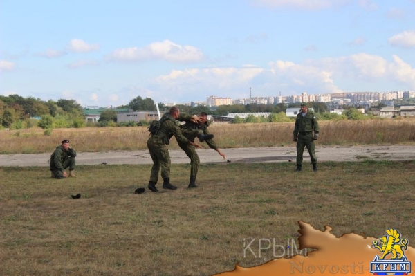 Аэропорт Заводское в Симферополе отметил вековой юбилей грандиозным авиашоу и десантом парашютистов - «Культура Крыма» Аэропорт Заводское в Симферополе отметил вековой юбилей грандиозным авиашоу и десантом парашютистов - «Культура Крыма»