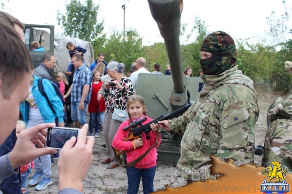 Аэропорт Заводское в Симферополе отметил вековой юбилей грандиозным авиашоу и десантом парашютистов - «Культура Крыма» Аэропорт Заводское в Симферополе отметил вековой юбилей грандиозным авиашоу и десантом парашютистов - «Культура Крыма»