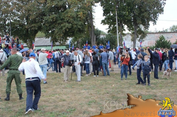 Аэропорт Заводское в Симферополе отметил вековой юбилей грандиозным авиашоу и десантом парашютистов - «Культура Крыма» Аэропорт Заводское в Симферополе отметил вековой юбилей грандиозным авиашоу и десантом парашютистов - «Культура Крыма»