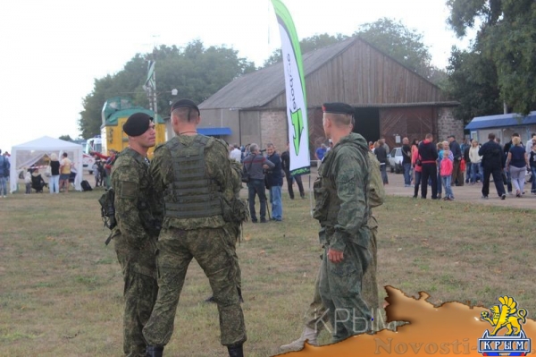 Аэропорт Заводское в Симферополе отметил вековой юбилей грандиозным авиашоу и десантом парашютистов - «Культура Крыма» Аэропорт Заводское в Симферополе отметил вековой юбилей грандиозным авиашоу и десантом парашютистов - «Культура Крыма»