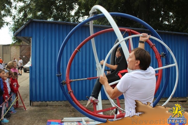 Аэропорт Заводское в Симферополе отметил вековой юбилей грандиозным авиашоу и десантом парашютистов - «Культура Крыма» Аэропорт Заводское в Симферополе отметил вековой юбилей грандиозным авиашоу и десантом парашютистов - «Культура Крыма»