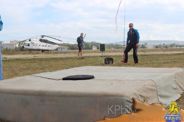 Аэропорт Заводское в Симферополе отметил вековой юбилей грандиозным авиашоу и десантом парашютистов - «Культура Крыма» Аэропорт Заводское в Симферополе отметил вековой юбилей грандиозным авиашоу и десантом парашютистов - «Культура Крыма»