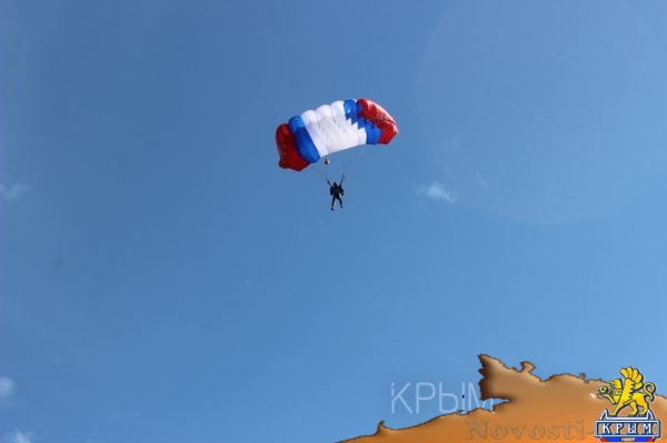 Аэропорт Заводское в Симферополе отметил вековой юбилей грандиозным авиашоу и десантом парашютистов - «Культура Крыма» Аэропорт Заводское в Симферополе отметил вековой юбилей грандиозным авиашоу и десантом парашютистов - «Культура Крыма»