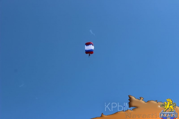 Аэропорт Заводское в Симферополе отметил вековой юбилей грандиозным авиашоу и десантом парашютистов - «Культура Крыма» Аэропорт Заводское в Симферополе отметил вековой юбилей грандиозным авиашоу и десантом парашютистов - «Культура Крыма»