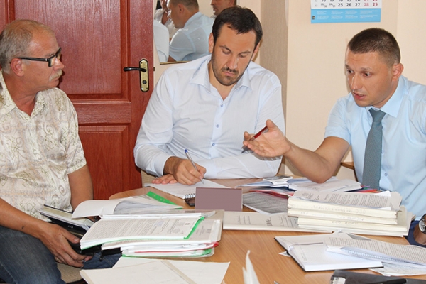 Специалисты Госкомрегистра провели повторный анализ документации по 12 спорным объектам, внесенным в список самовольных построек в Алуште - «Госкомрегистр»