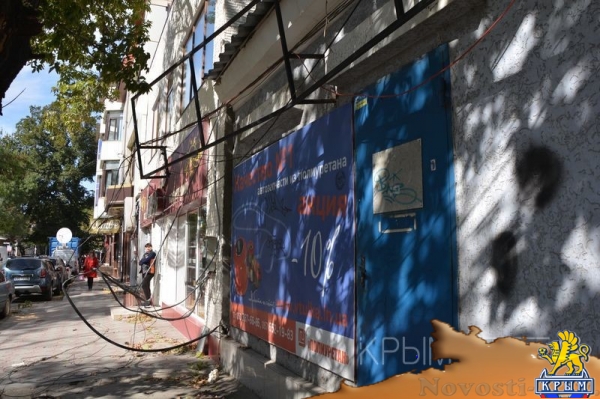 Ураган в Симферополе за сутки повалил 15 деревьев – повреждены электросети и десятки автомобилей - «Общество Крыма» Ураган в Симферополе за сутки повалил 15 деревьев – повреждены электросети и десятки автомобилей - «Общество Крыма»