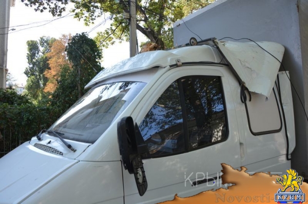 Ураган в Симферополе за сутки повалил 15 деревьев – повреждены электросети и десятки автомобилей - «Общество Крыма» Ураган в Симферополе за сутки повалил 15 деревьев – повреждены электросети и десятки автомобилей - «Общество Крыма»