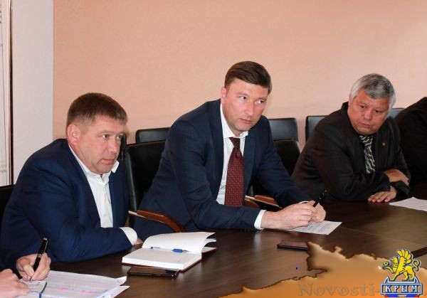 Госкомрегистр продолжает оформлять земельные участки для участников «полян протеста» - Александр Спиридонов  - «Экономика»