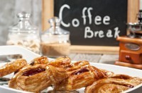 Жена Пескова удивила крымчан кедами за 14 тысяч рублей - «Новости Крыма»